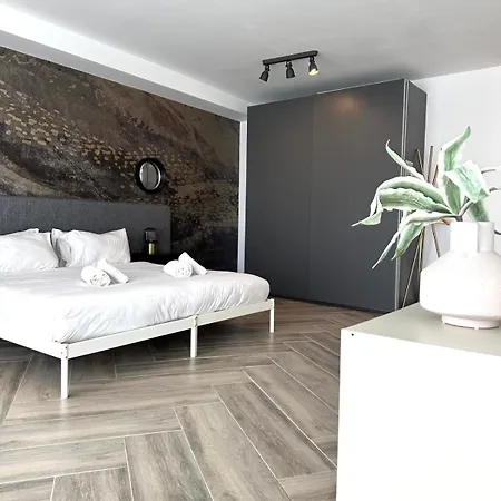 The Cube Open Space In - Adults Only